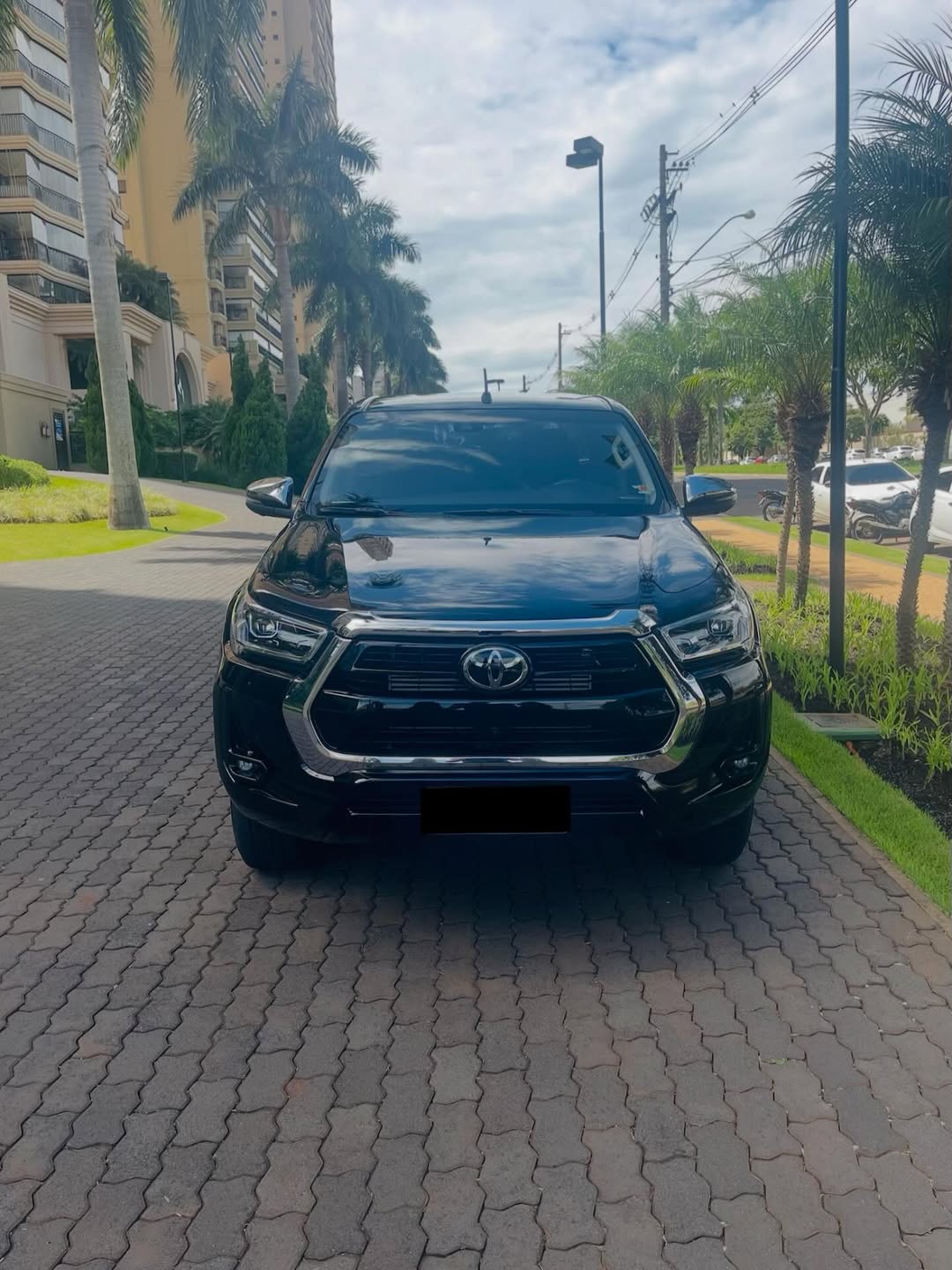 TOYOTA HILUX CD SRX 4x4 - Imagem 2