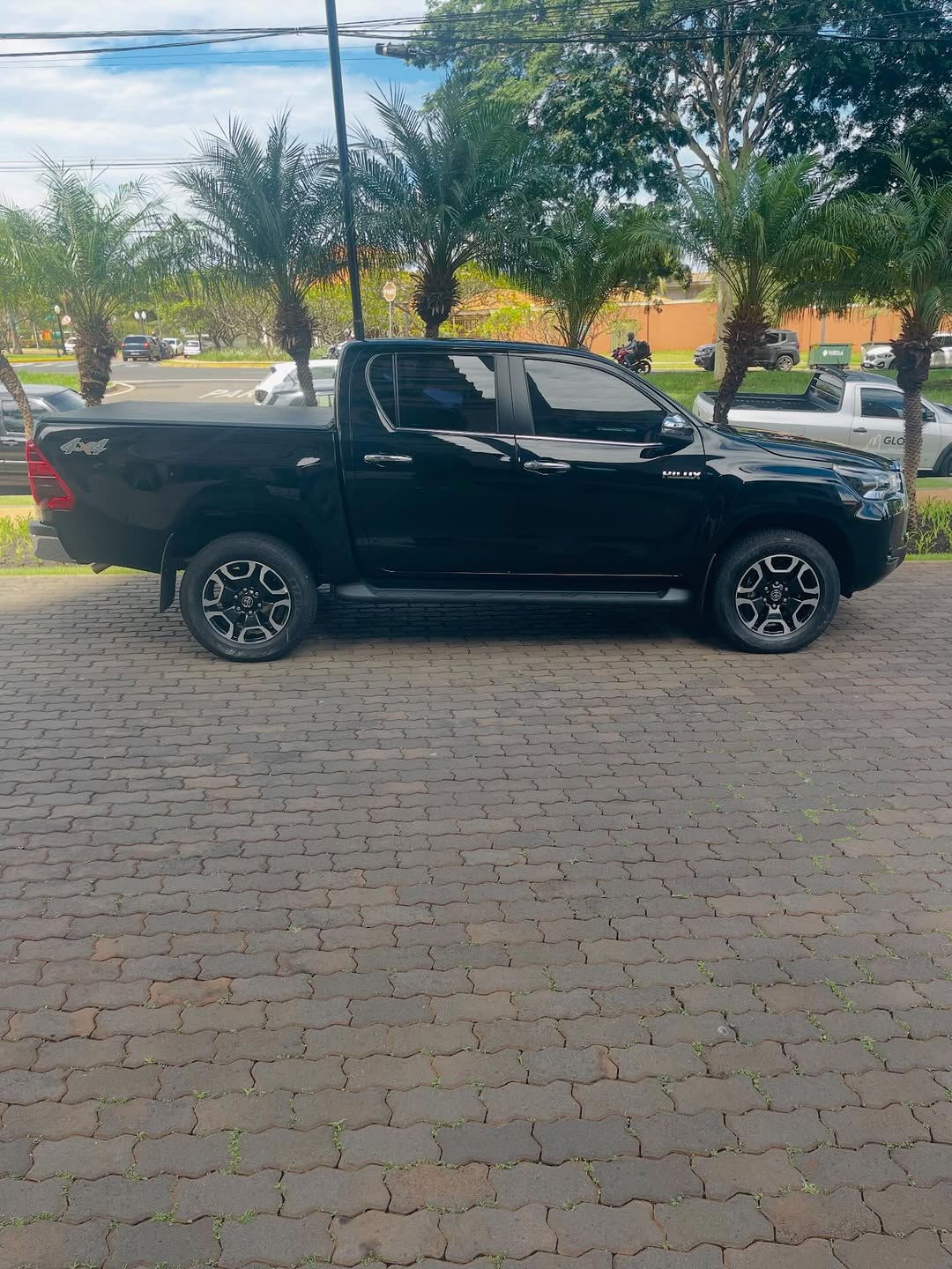 TOYOTA HILUX CD SRX 4x4 - Imagem 4