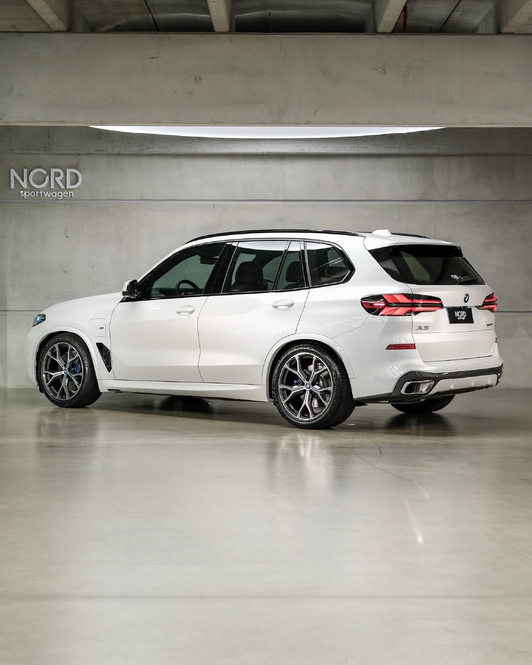 BMW X5 XDRIVE50E M SPORT - Imagem 2