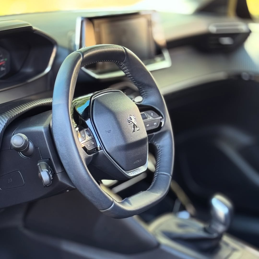 PEUGEOT 208 ALLURE - Imagem 2