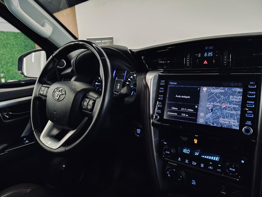 TOYOTA HILUX SW4 SRX - Imagem 4