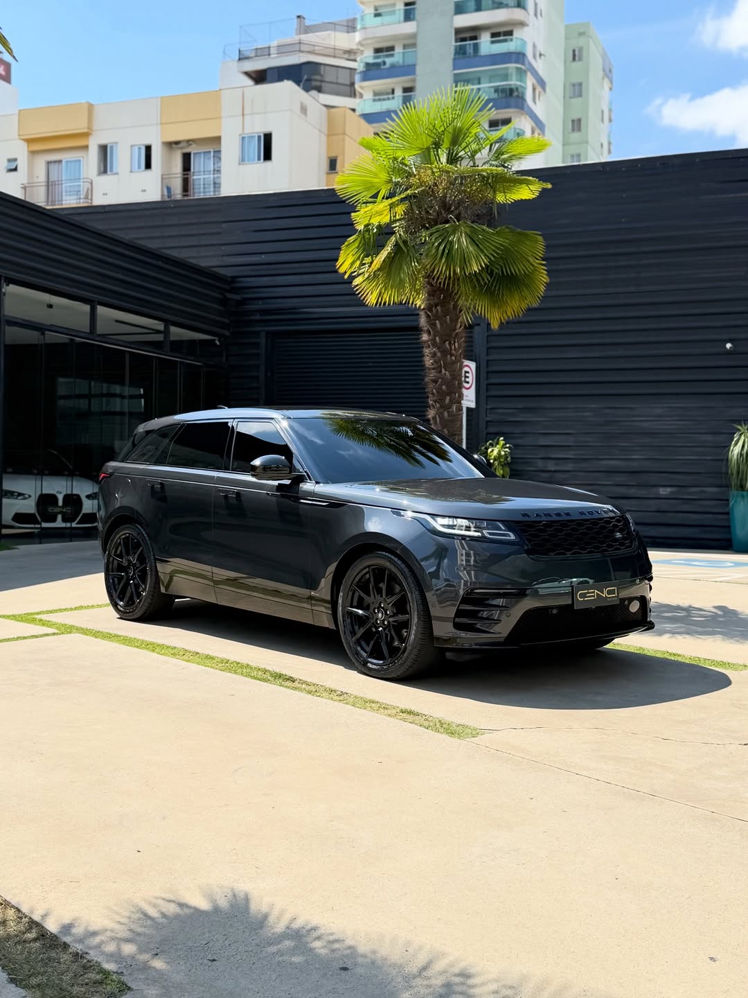 LAND ROVER RANGE ROVER VELAR SE R-DYNAMIC P340 - Imagem 1