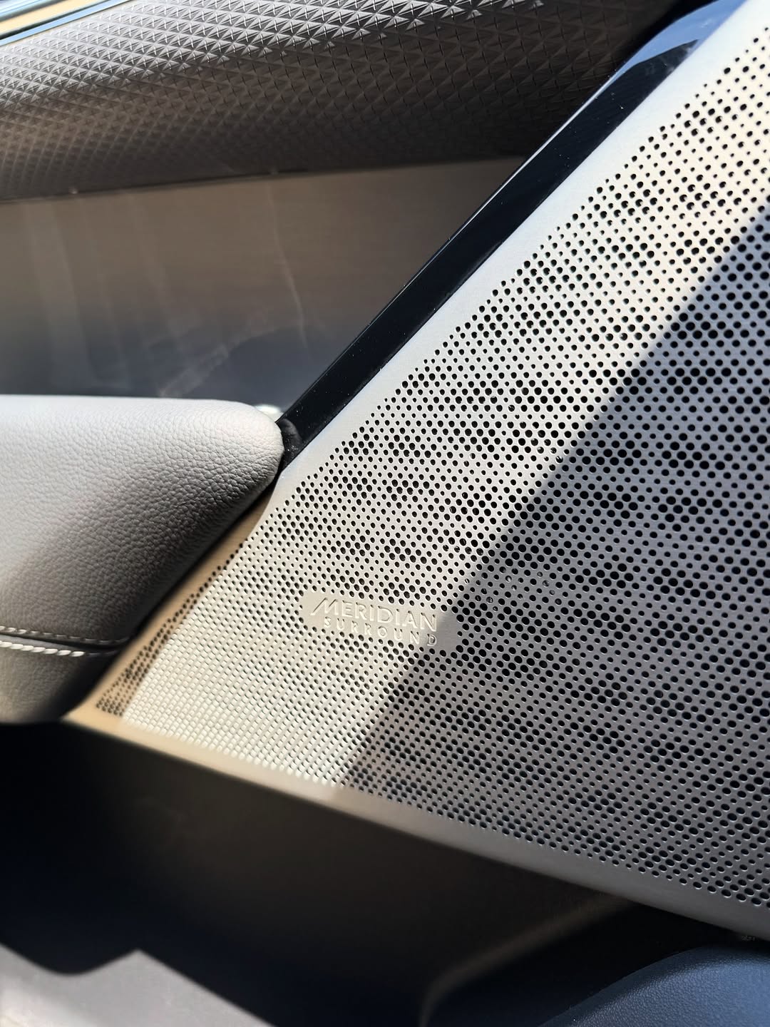 LAND ROVER RANGE ROVER VELAR SE R-DYNAMIC P340 - Imagem 11