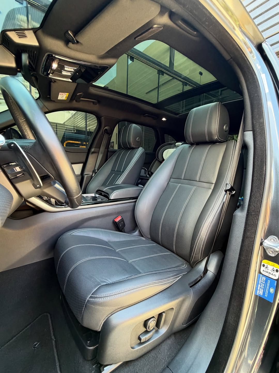 LAND ROVER RANGE ROVER VELAR SE R-DYNAMIC P340 - Imagem 12