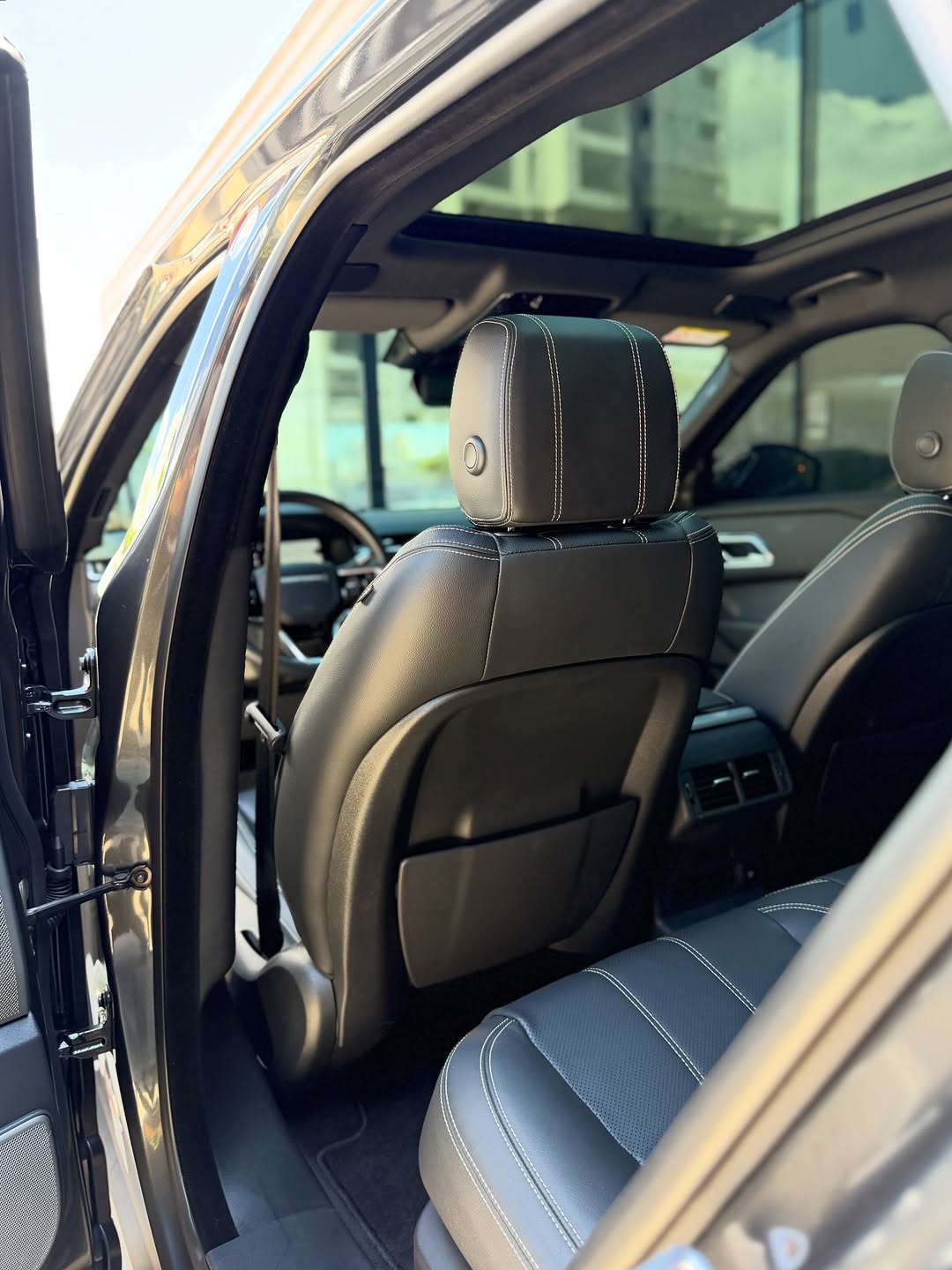 LAND ROVER RANGE ROVER VELAR SE R-DYNAMIC P340 - Imagem 13