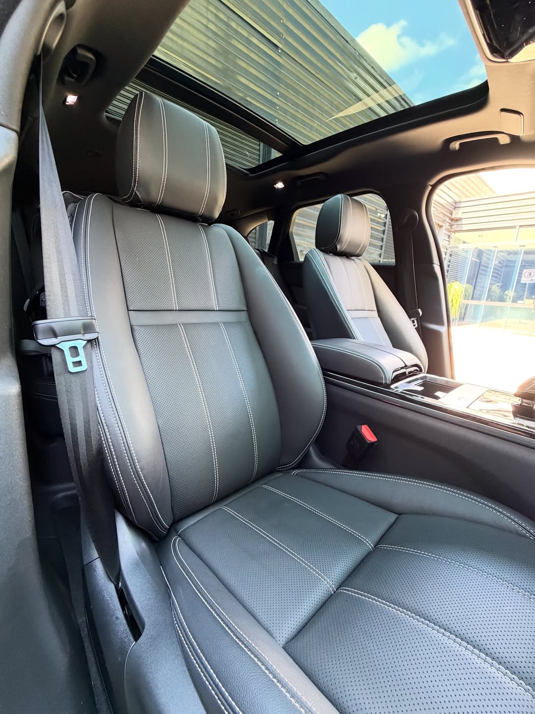 LAND ROVER RANGE ROVER VELAR SE R-DYNAMIC P340 - Imagem 15