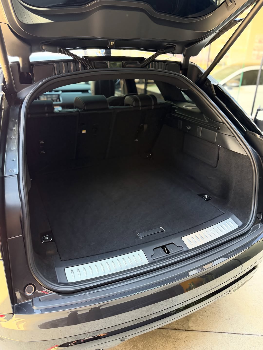 LAND ROVER RANGE ROVER VELAR SE R-DYNAMIC P340 - Imagem 16