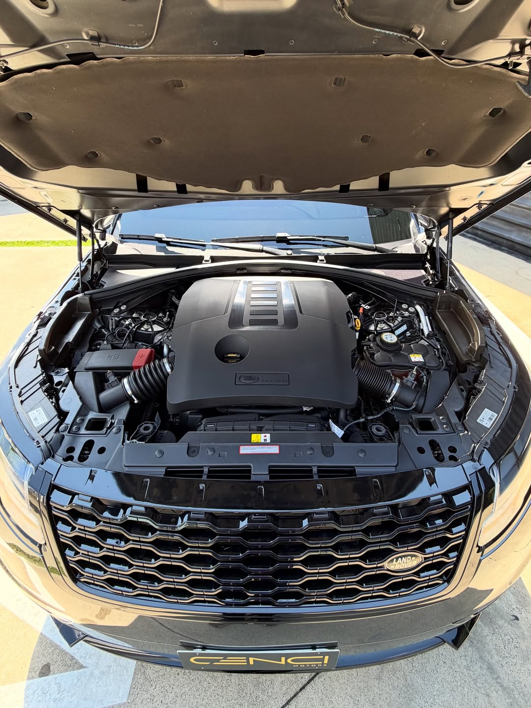 LAND ROVER RANGE ROVER VELAR SE R-DYNAMIC P340 - Imagem 17