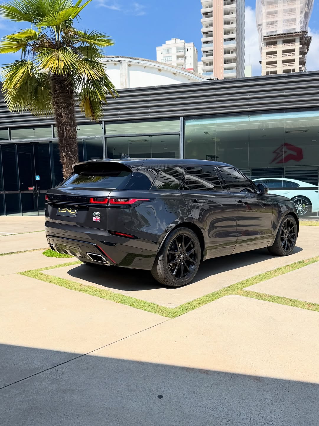LAND ROVER RANGE ROVER VELAR SE R-DYNAMIC P340 - Imagem 4
