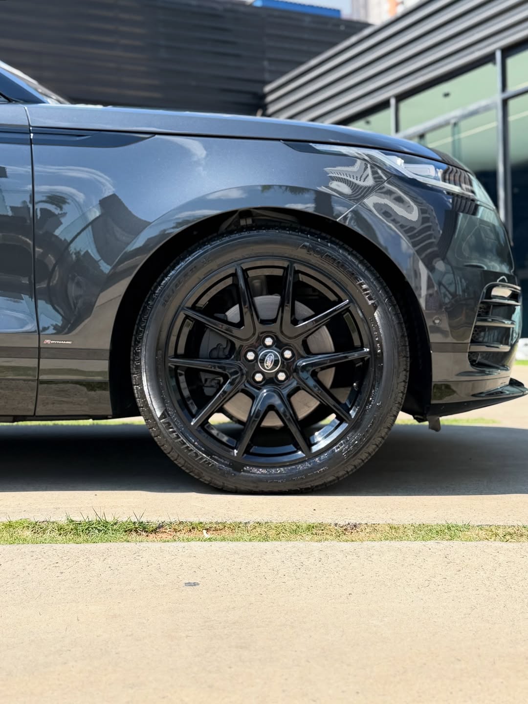 LAND ROVER RANGE ROVER VELAR SE R-DYNAMIC P340 - Imagem 6
