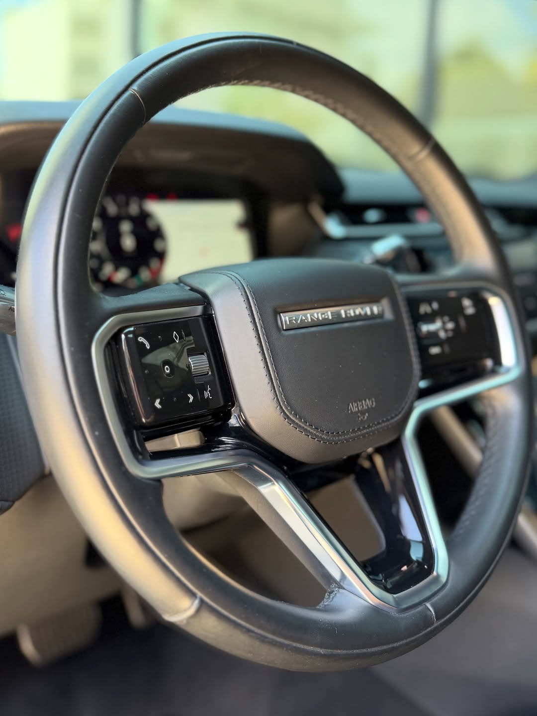 LAND ROVER RANGE ROVER VELAR SE R-DYNAMIC P340 - Imagem 10