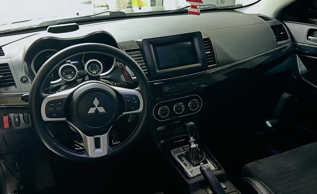 MITSUBISHI LANCER EVOLUTION X - Imagem 12