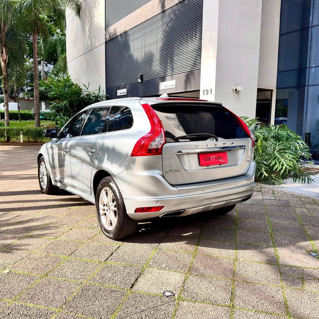 VOLVO XC60 DYNAMIC FWD - Imagem 4
