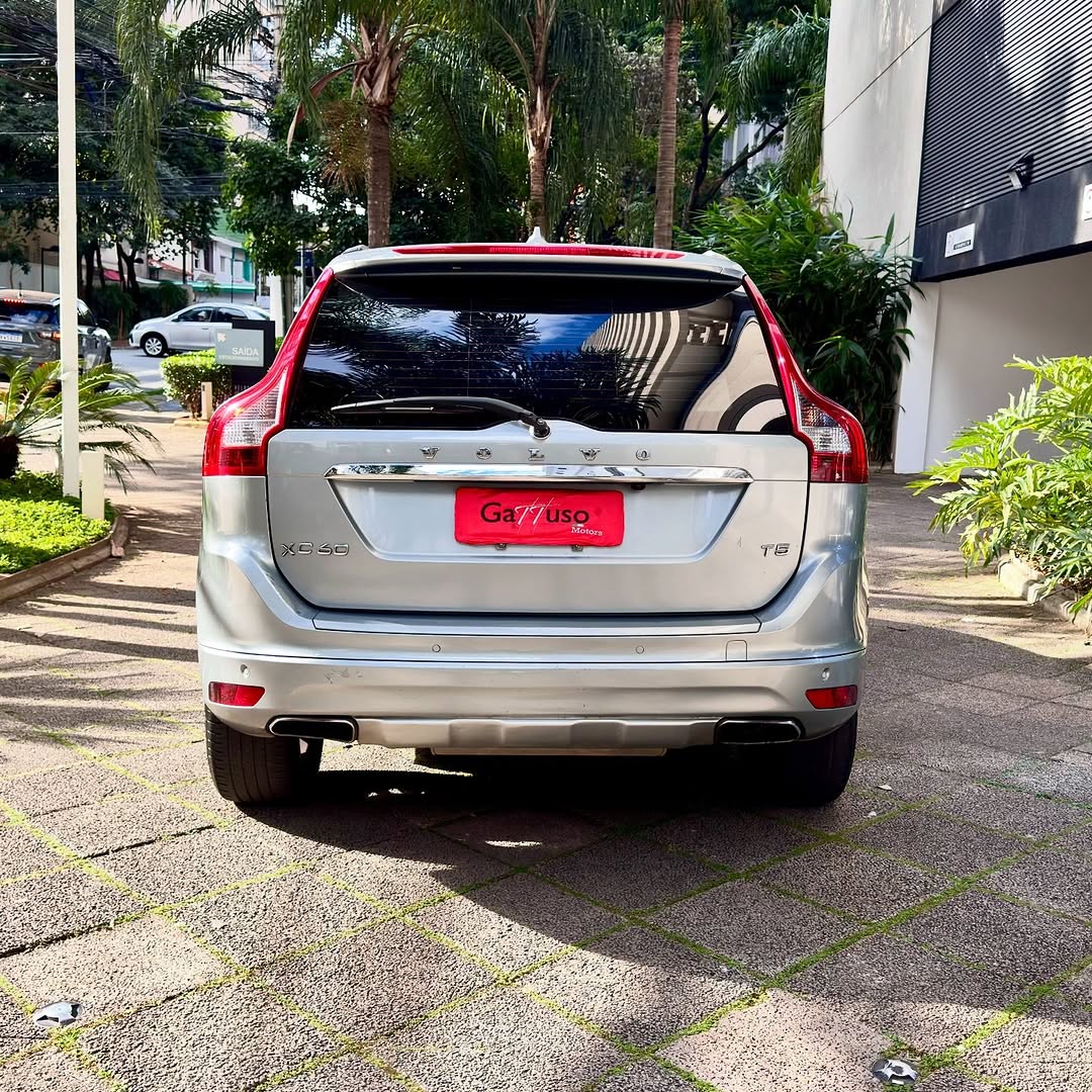 VOLVO XC60 DYNAMIC FWD - Imagem 5