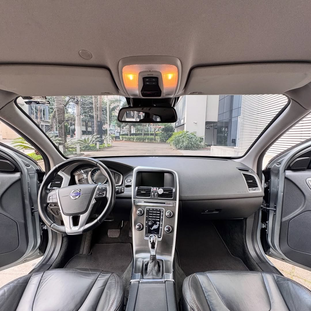 VOLVO XC60 DYNAMIC FWD - Imagem 7