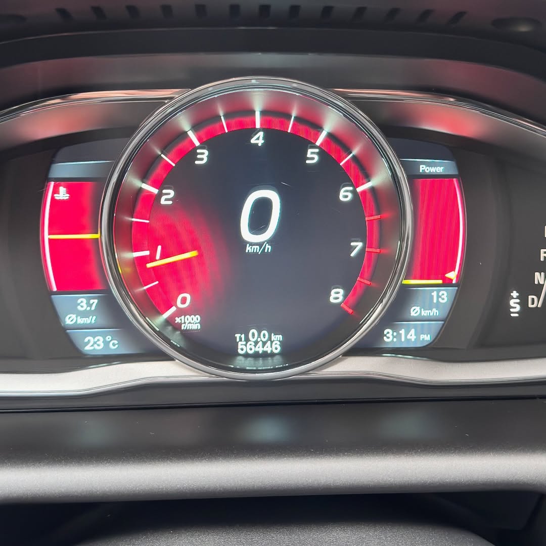 VOLVO XC60 DYNAMIC FWD - Imagem 10