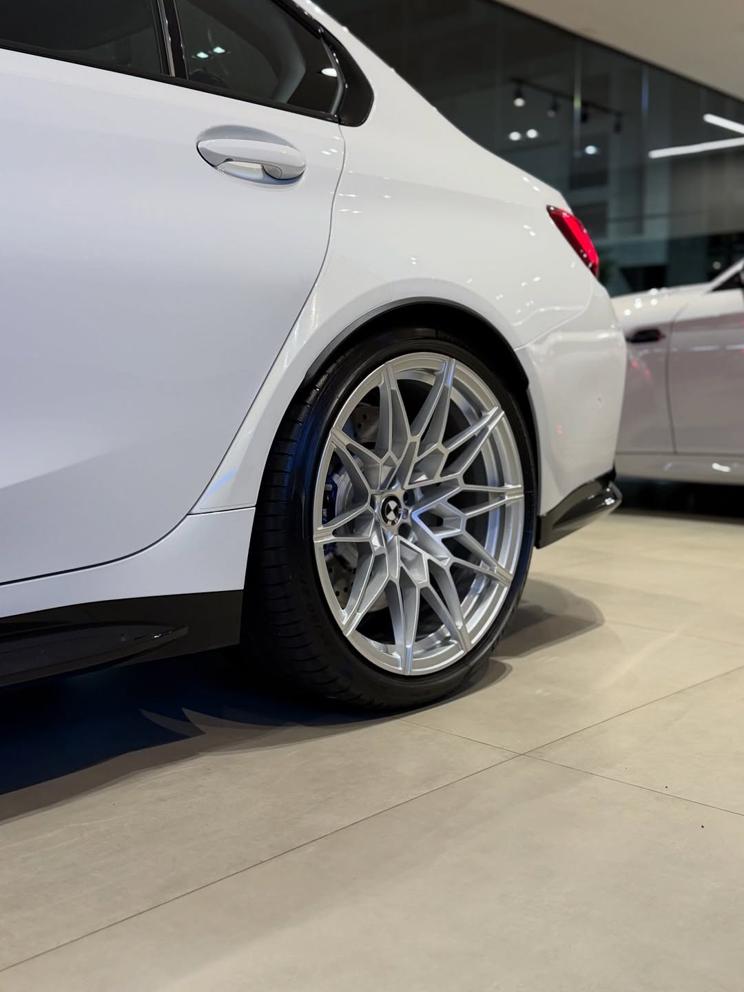 BMW M3 COMPETITION - Imagem 14