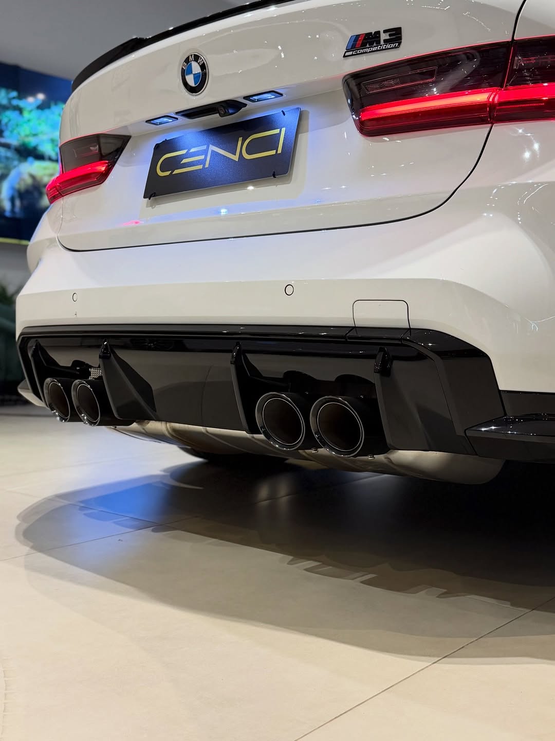 BMW M3 COMPETITION - Imagem 18
