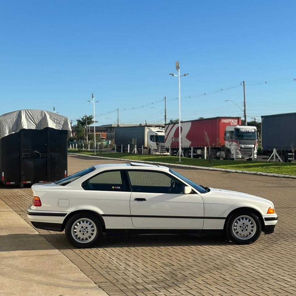 BMW 325I - Imagem 4