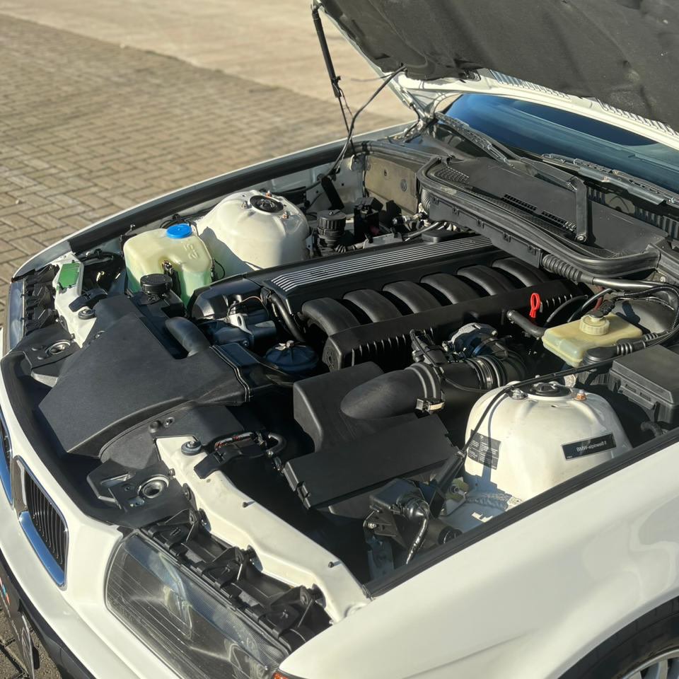 BMW 325I - Imagem 9