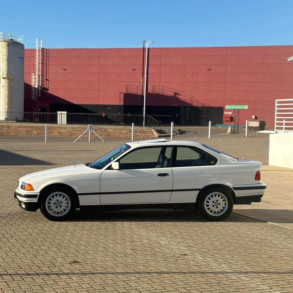 BMW 325I - Imagem 10