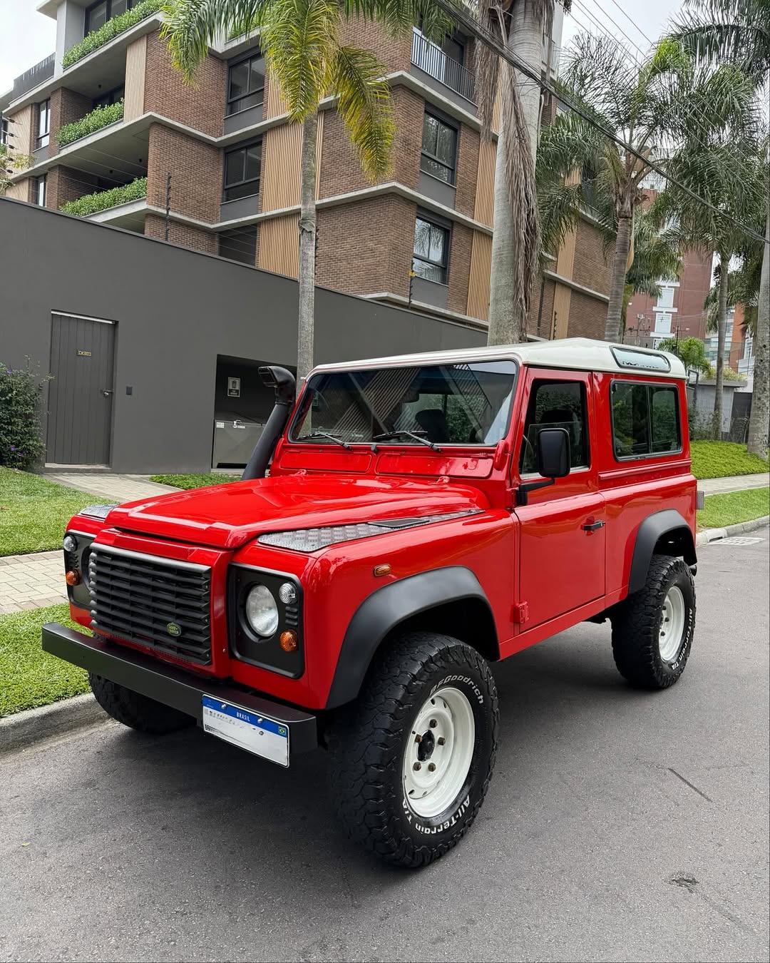 LAND ROVER DEFENDER - Imagem 1