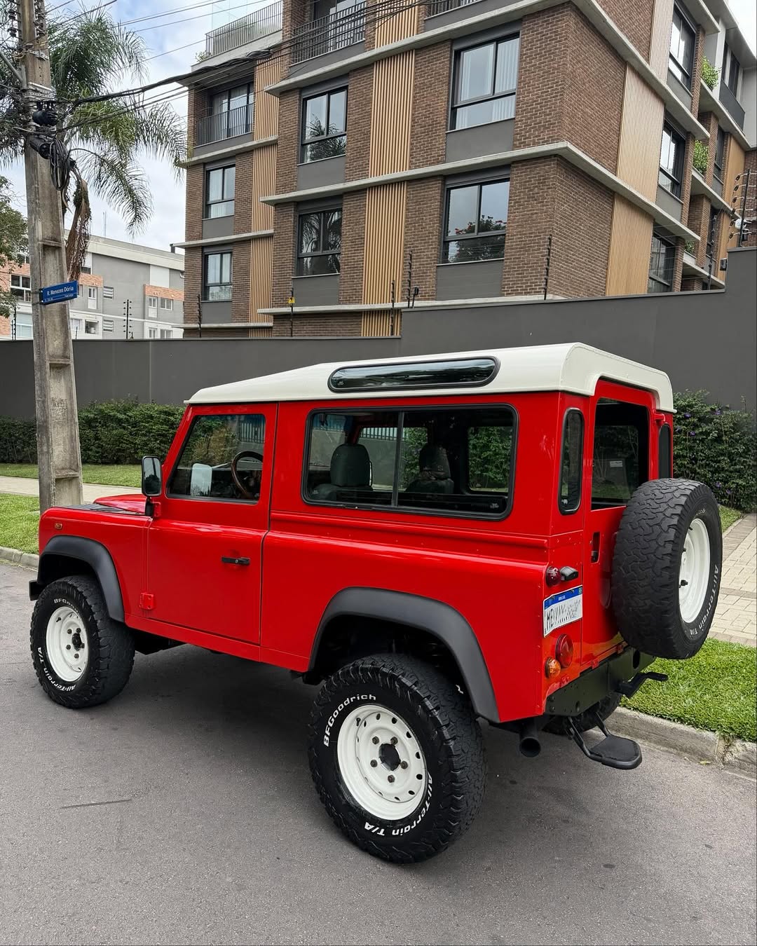 LAND ROVER DEFENDER - Imagem 3