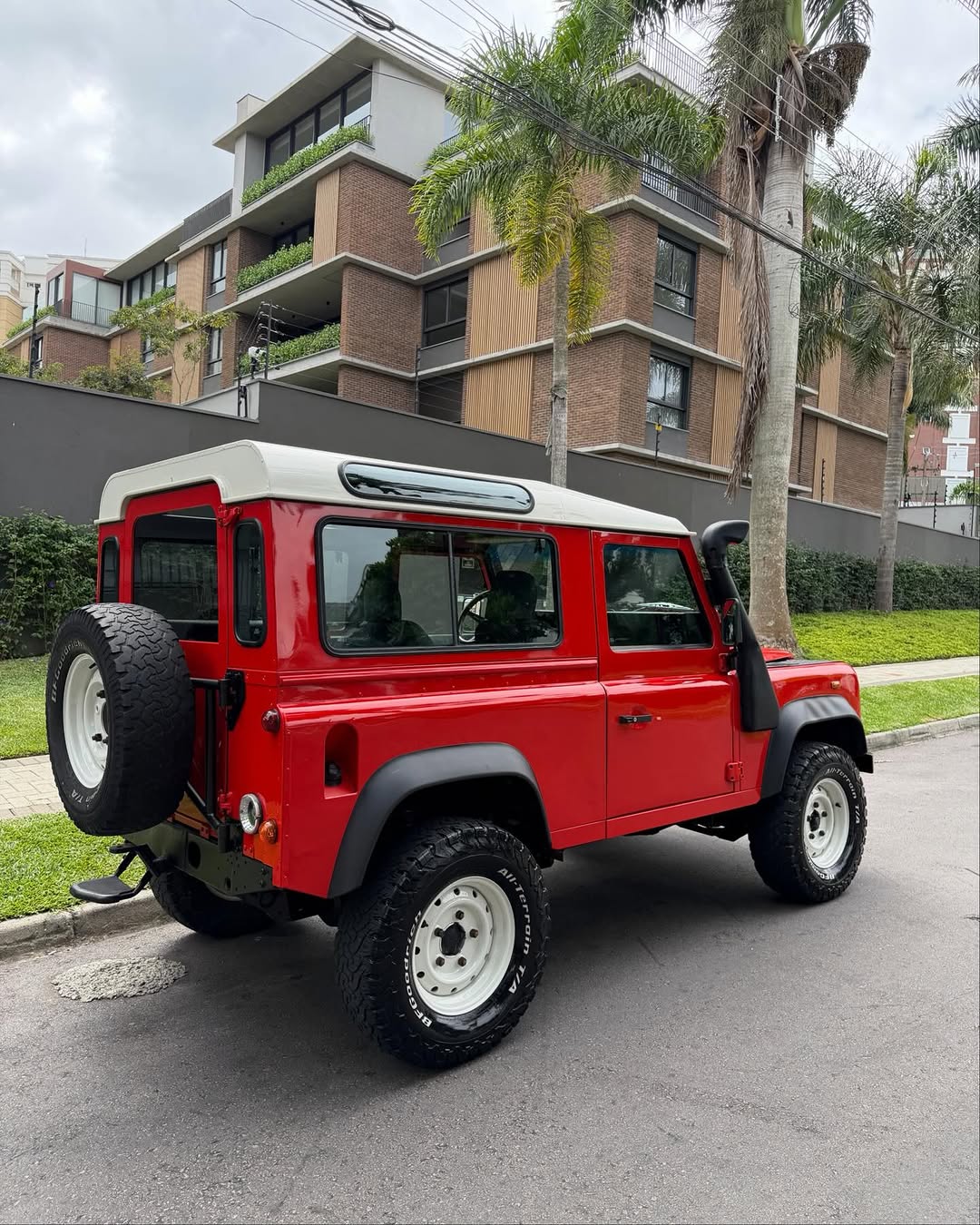 LAND ROVER DEFENDER - Imagem 9