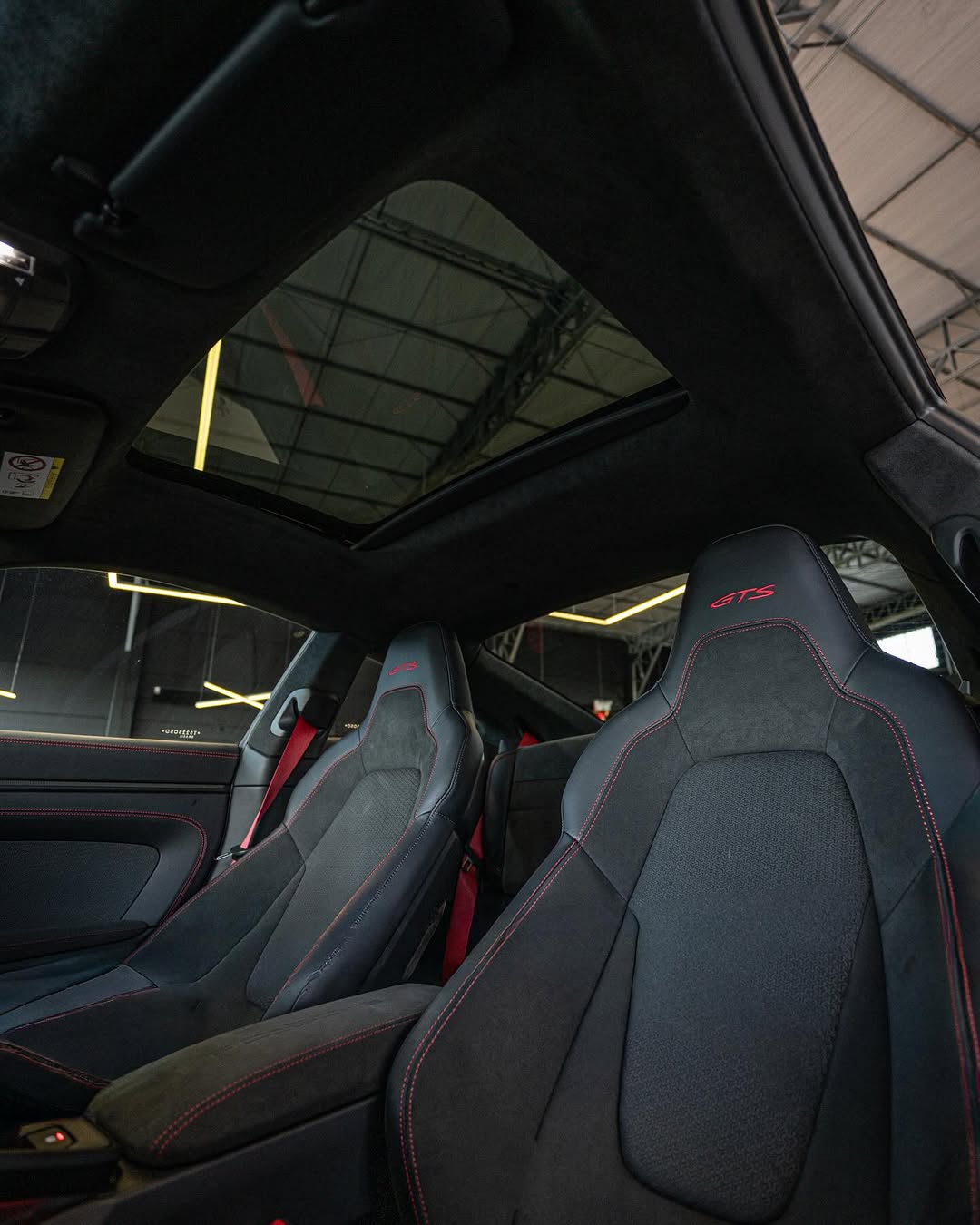 PORSCHE 911 CARRERA GTS T-HYBRID - Imagem 3