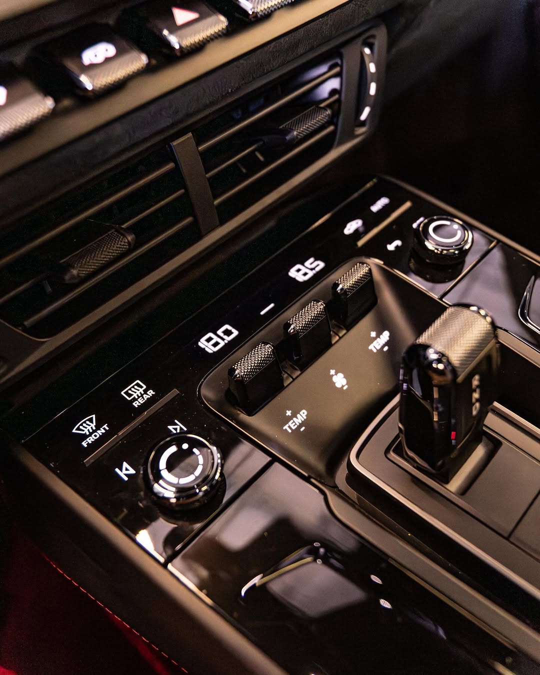 PORSCHE 911 CARRERA GTS T-HYBRID - Imagem 6