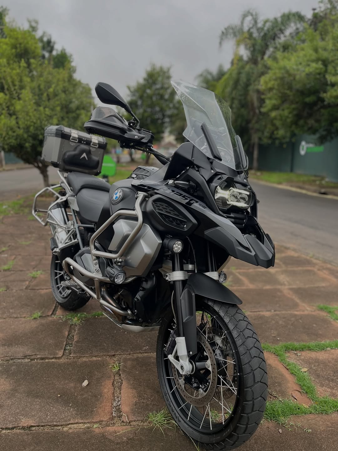 BMW GS 1250 ADV TRIPLE BLACK - Imagem 2