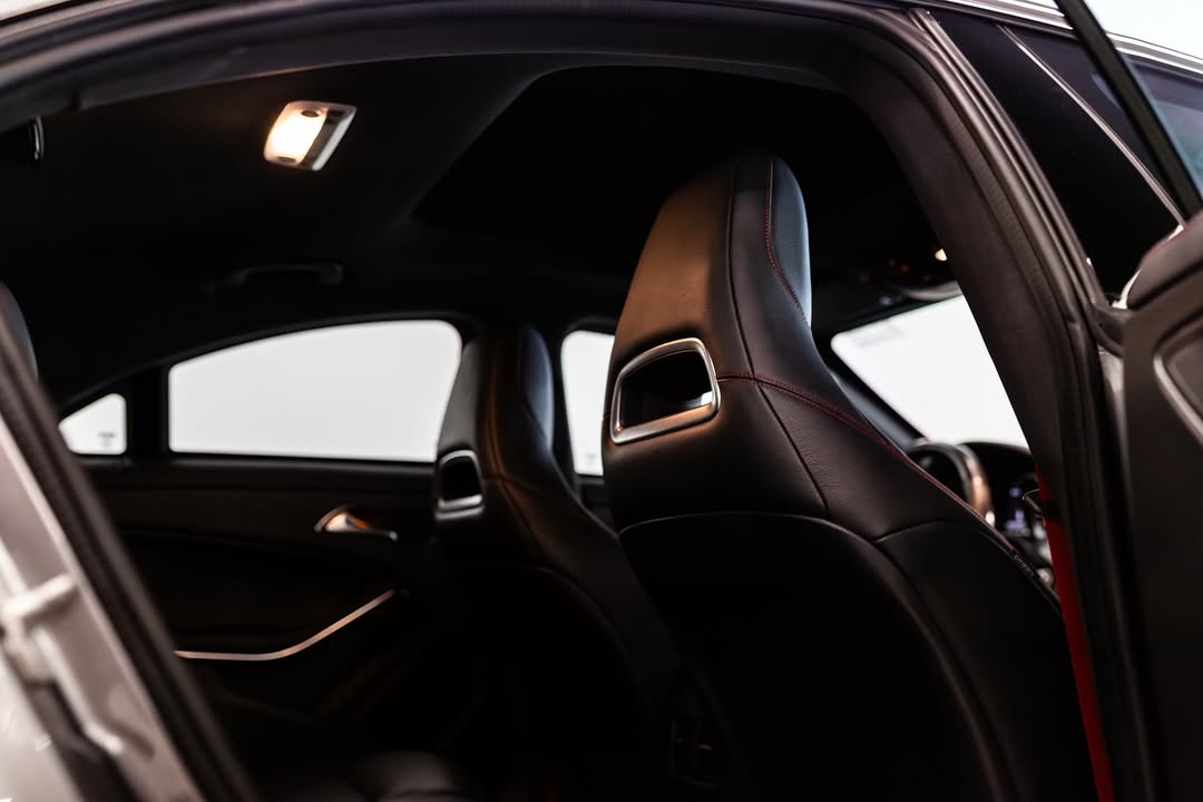 MERCEDES-BENZ CLA 45 AMG - Imagem 8