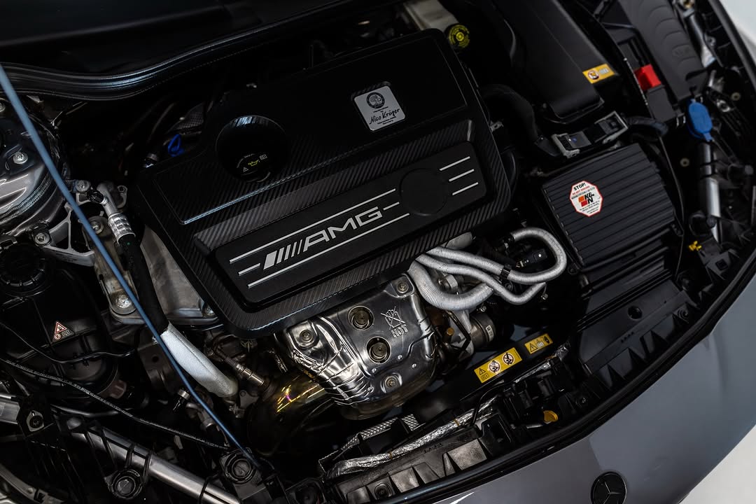 MERCEDES-BENZ CLA 45 AMG - Imagem 10