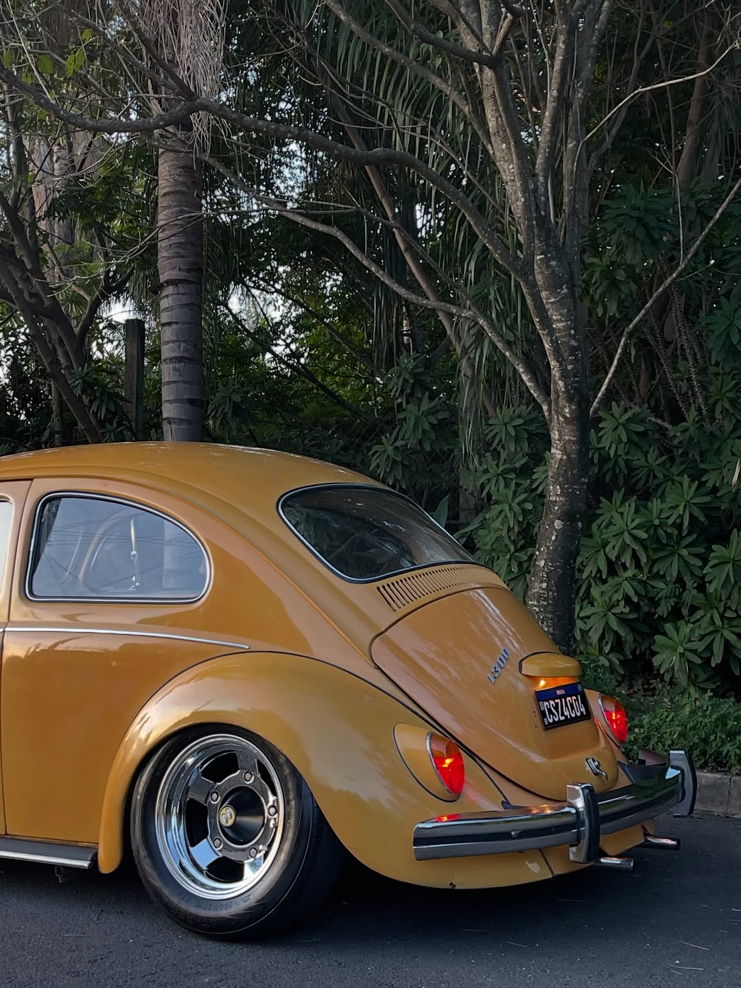 VOLKSWAGEN FUSCA AMARELO MANGA - Imagem 2