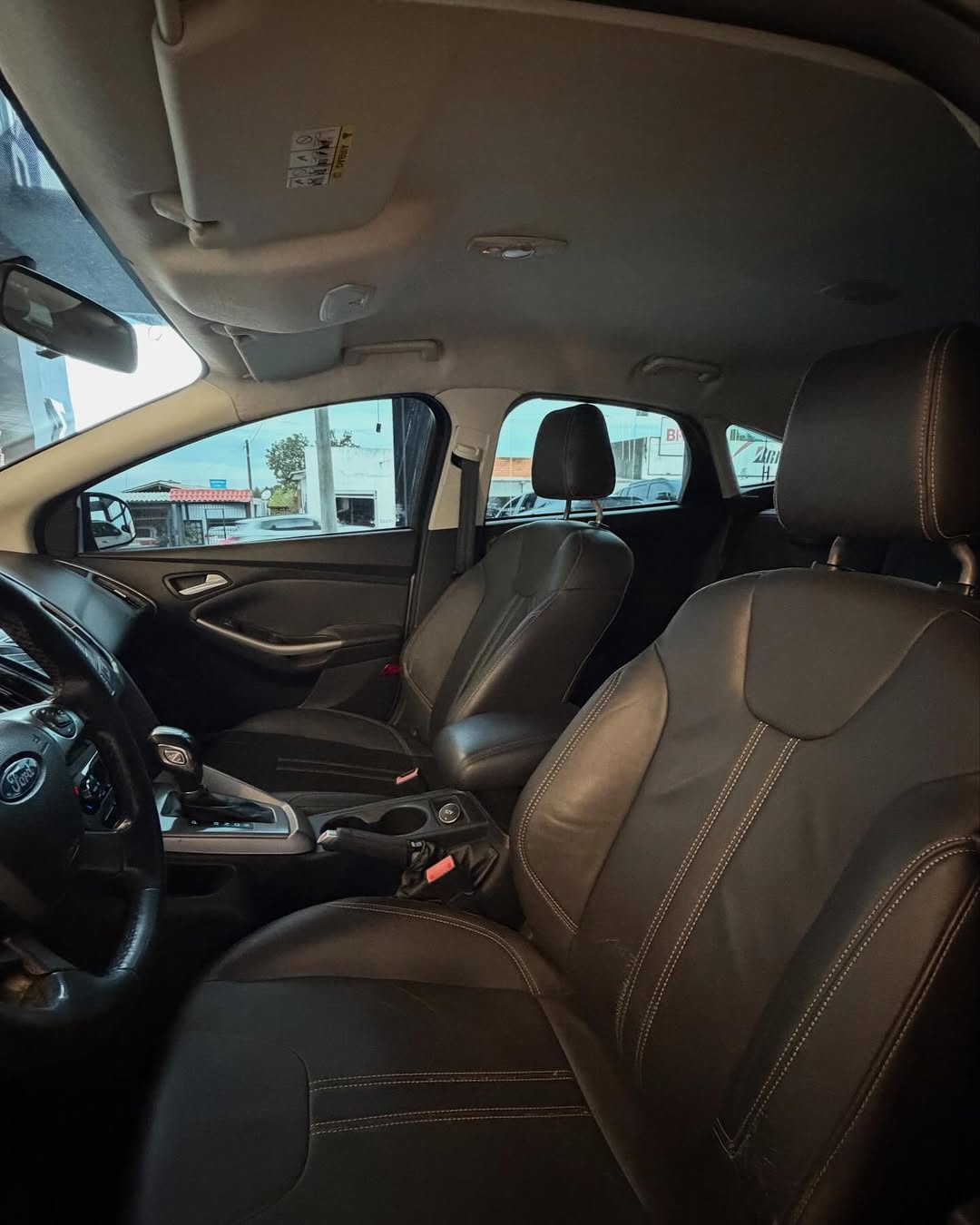 FORD FOCUS SE - Imagem 6