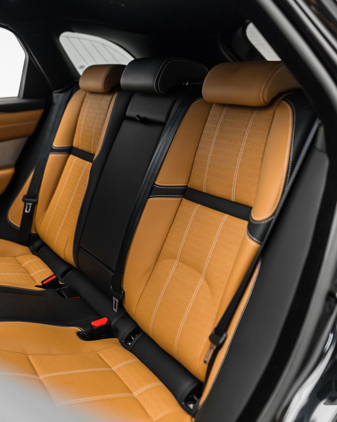 LAND ROVER RANGE ROVER VELAR R-DYNAMIC HSE AUTOMÁTICO - Imagem 8