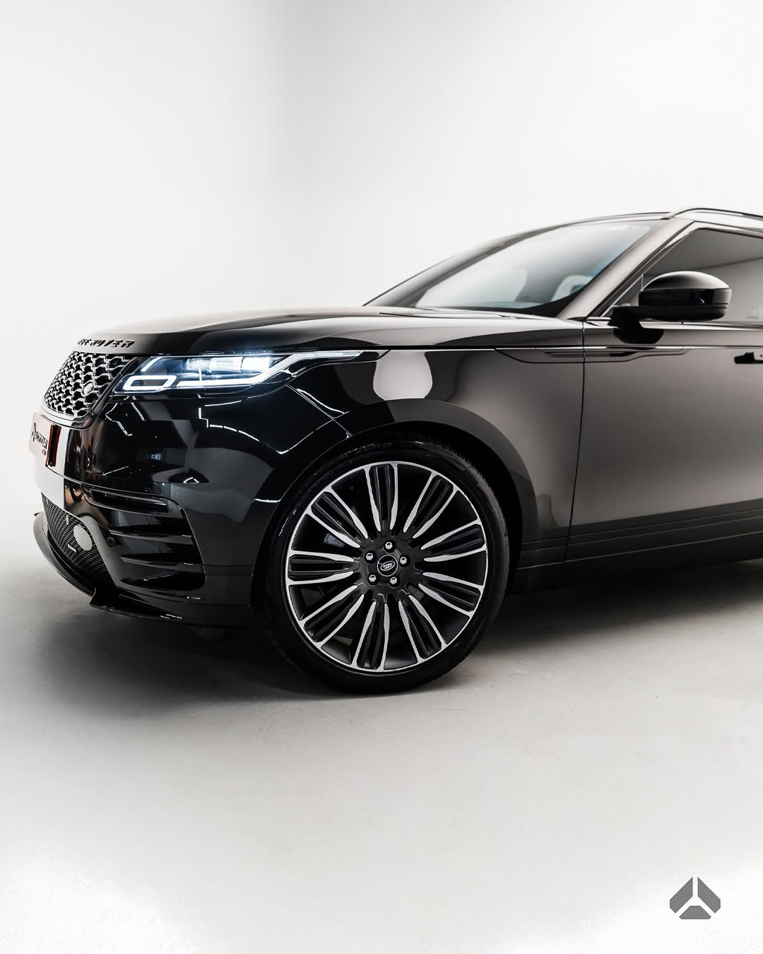 LAND ROVER RANGE ROVER VELAR R-DYNAMIC HSE AUTOMÁTICO - Imagem 9