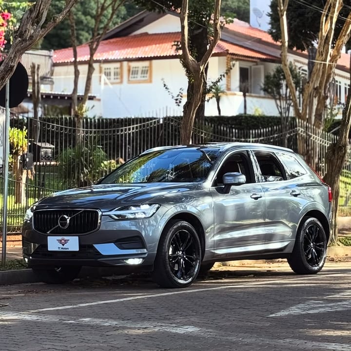 VOLVO XC60 MOMENTUM
