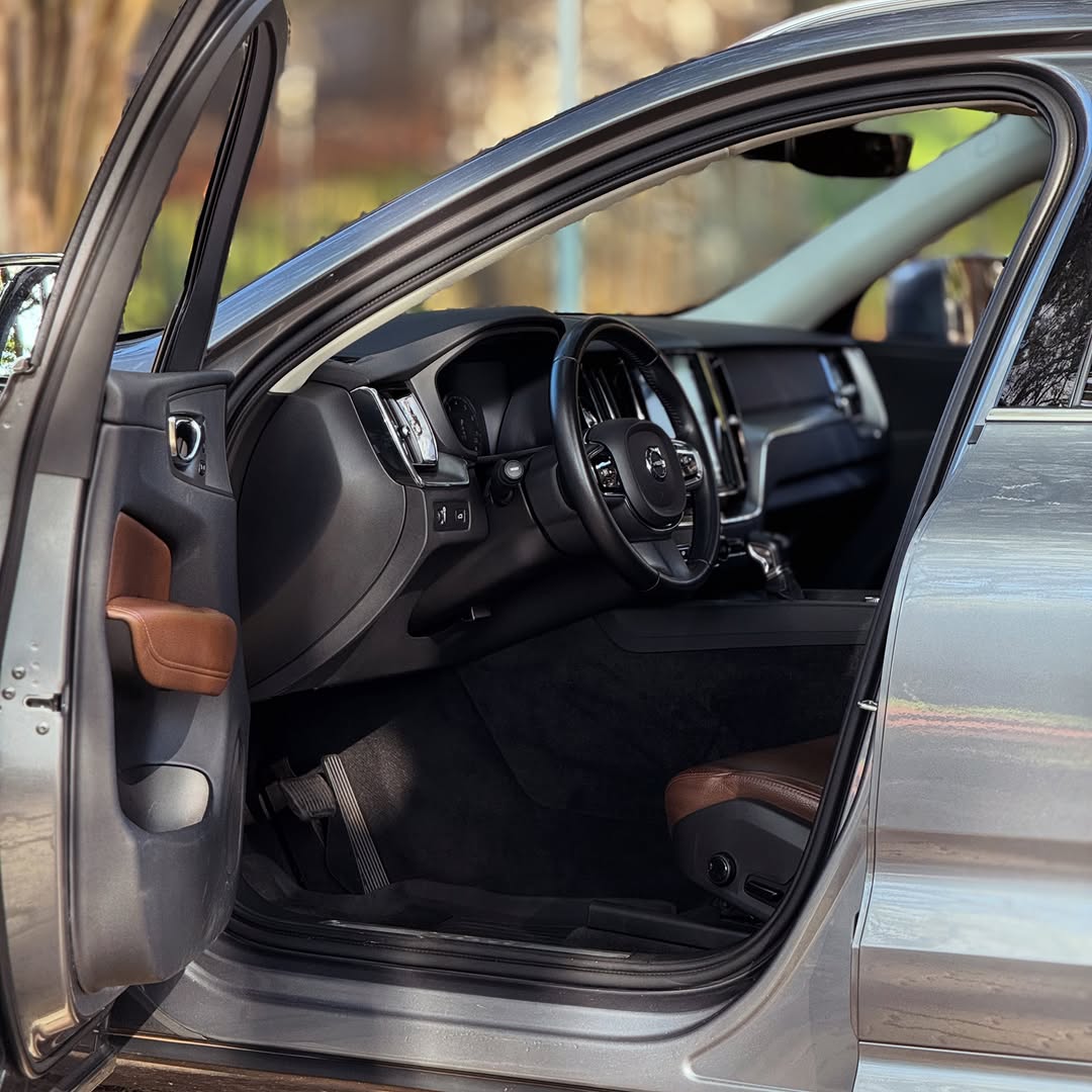 VOLVO XC60 MOMENTUM - Imagem 2