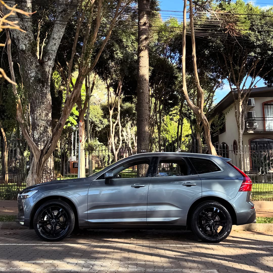 VOLVO XC60 MOMENTUM - Imagem 3