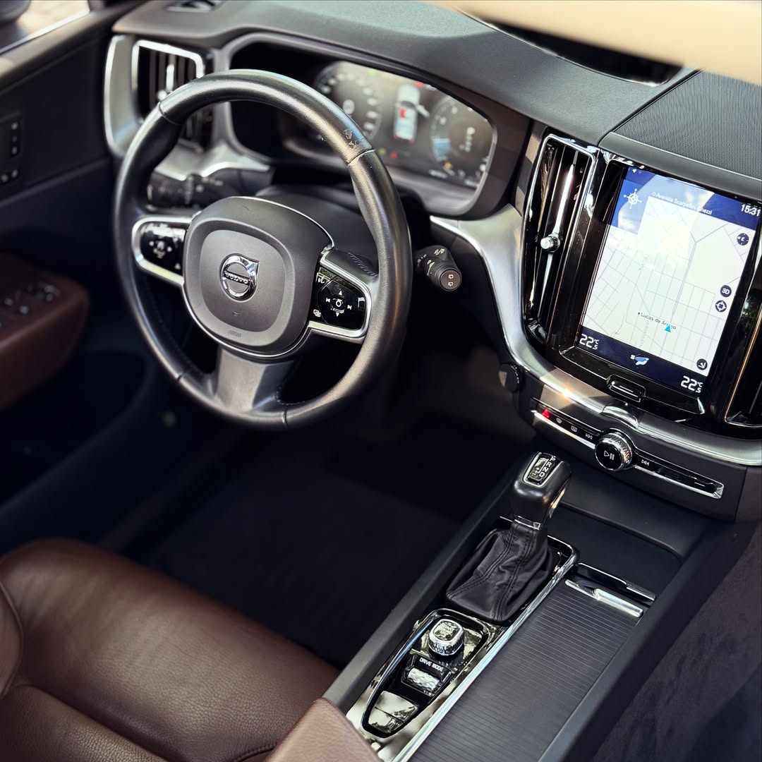 VOLVO XC60 MOMENTUM - Imagem 8