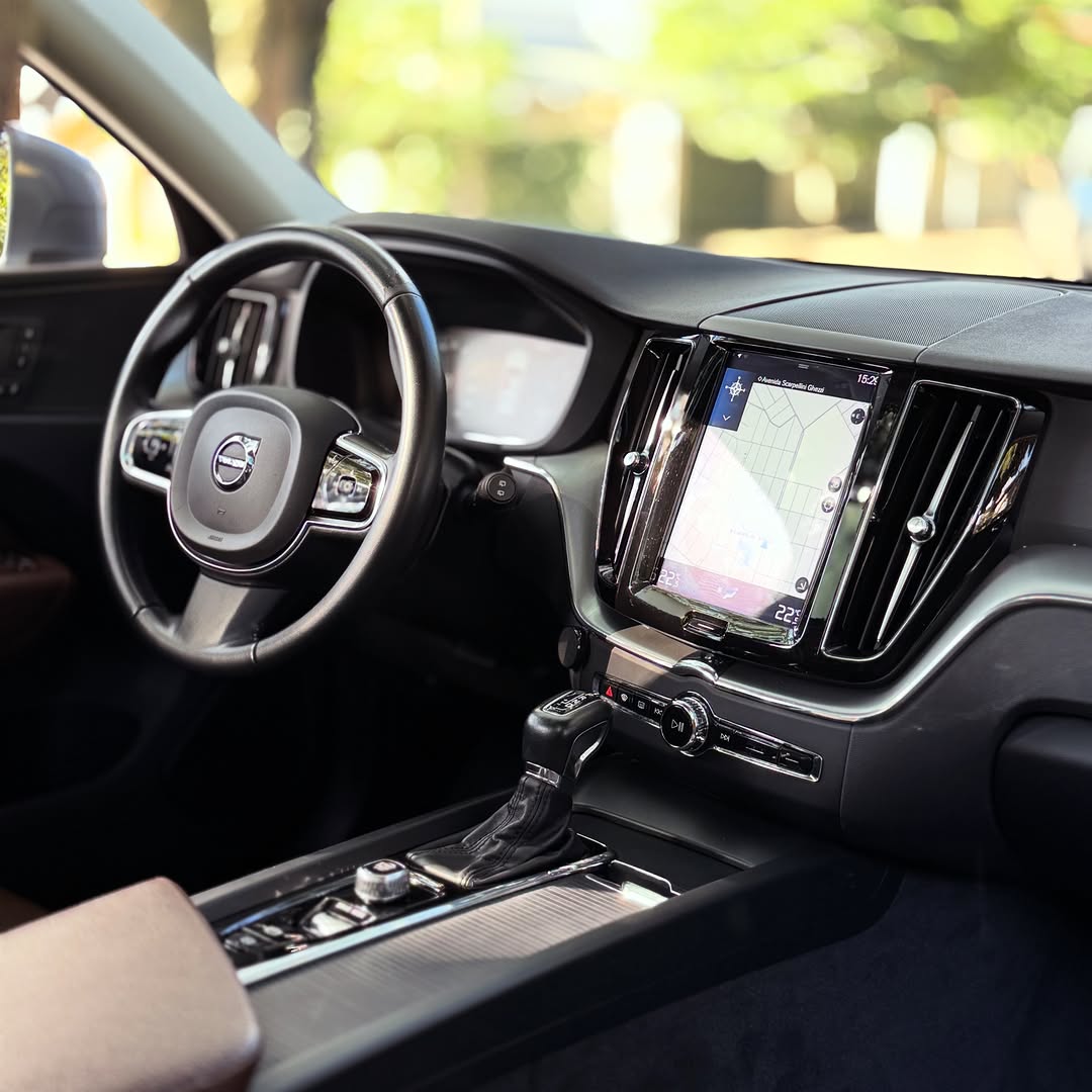VOLVO XC60 MOMENTUM - Imagem 10