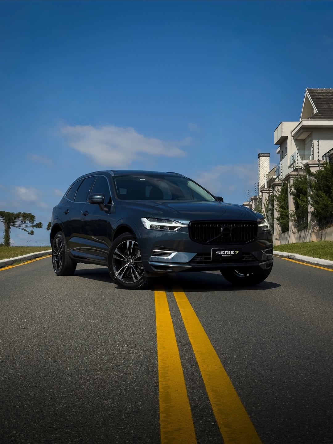 VOLVO XC60 MOMENTUM - Imagem 1