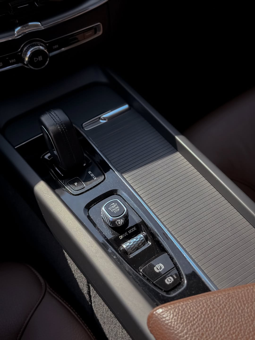 VOLVO XC60 MOMENTUM - Imagem 4
