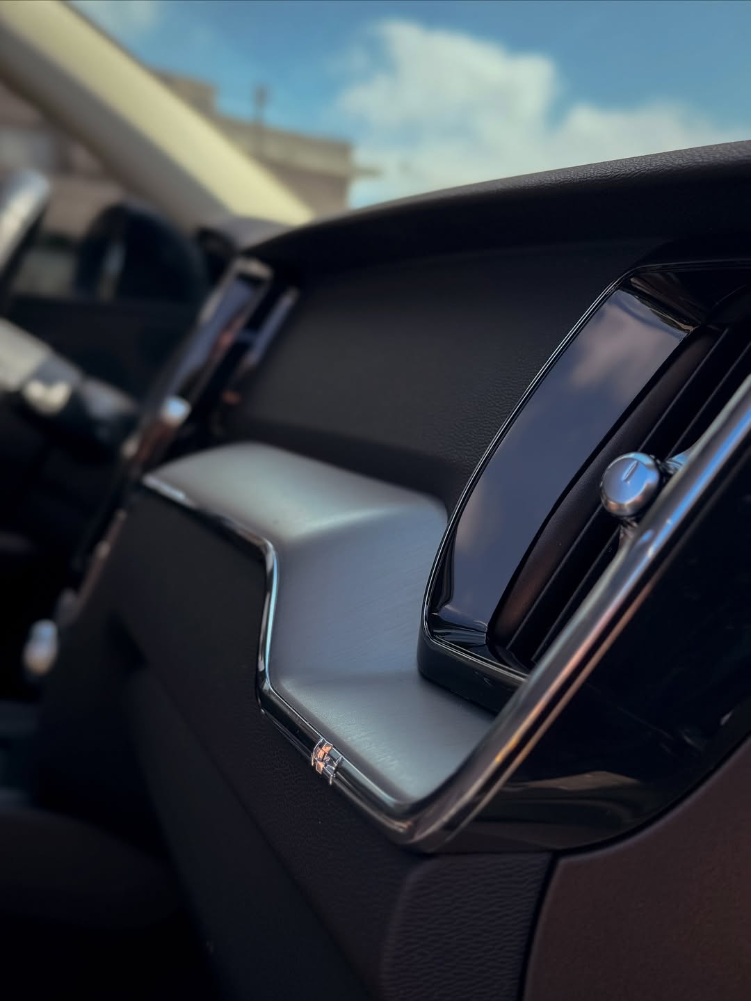 VOLVO XC60 MOMENTUM - Imagem 7