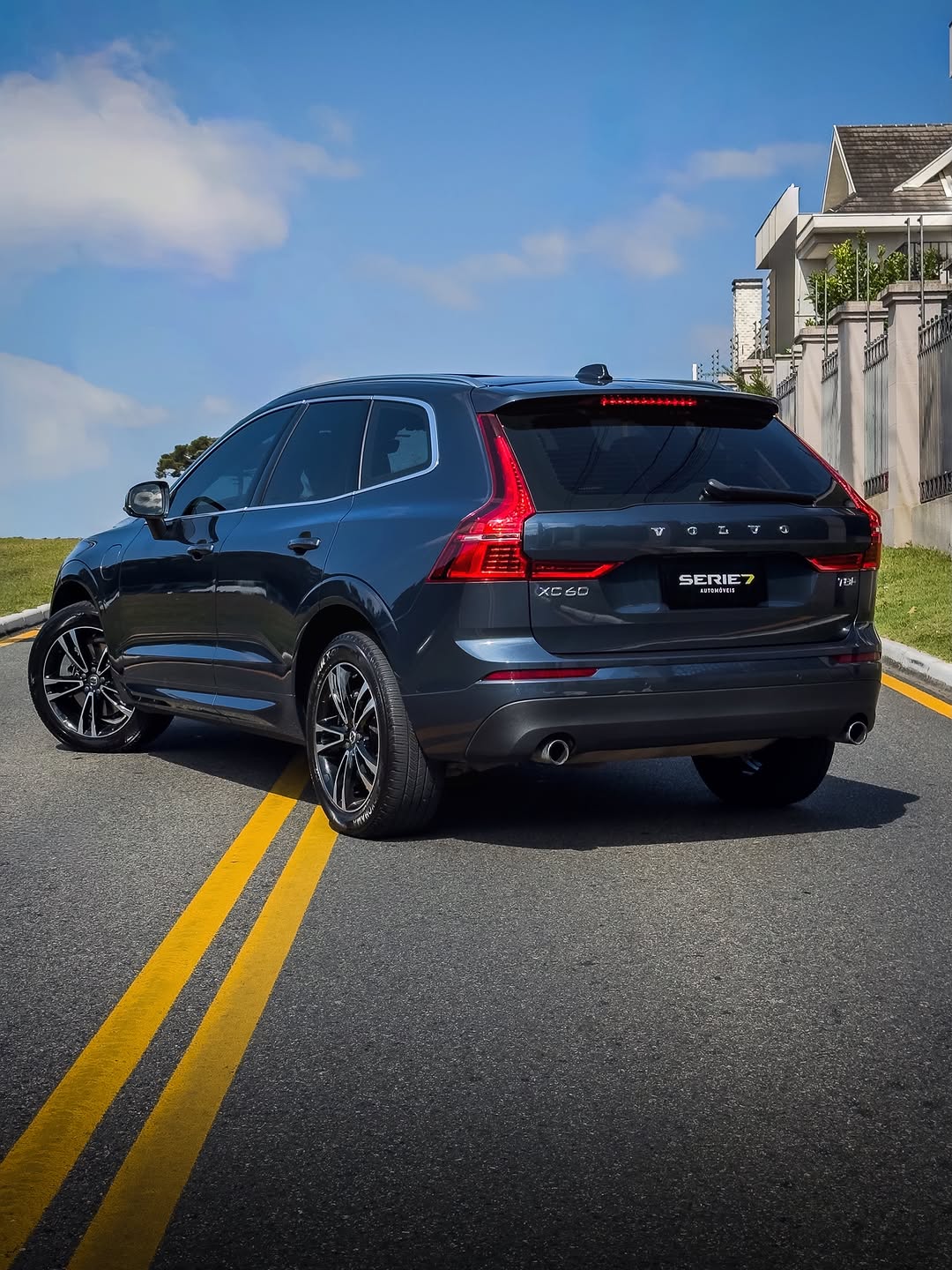 VOLVO XC60 MOMENTUM - Imagem 8