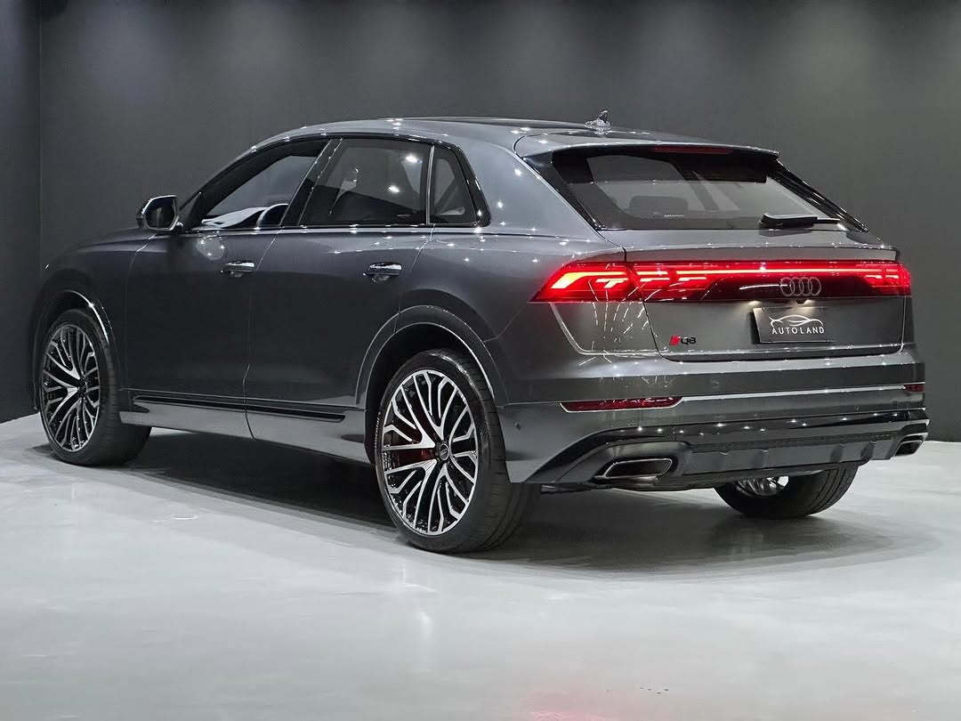 AUDI Q8 PERFORMANCE BLACK - Imagem 2