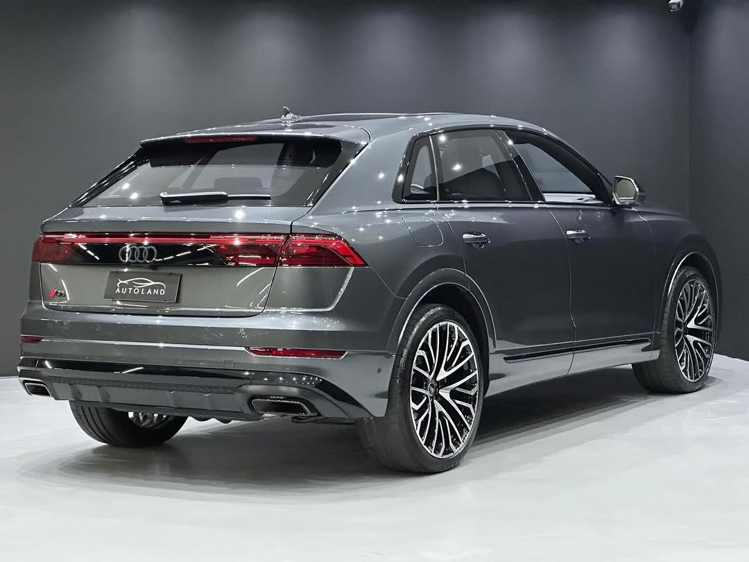 AUDI Q8 PERFORMANCE BLACK - Imagem 4