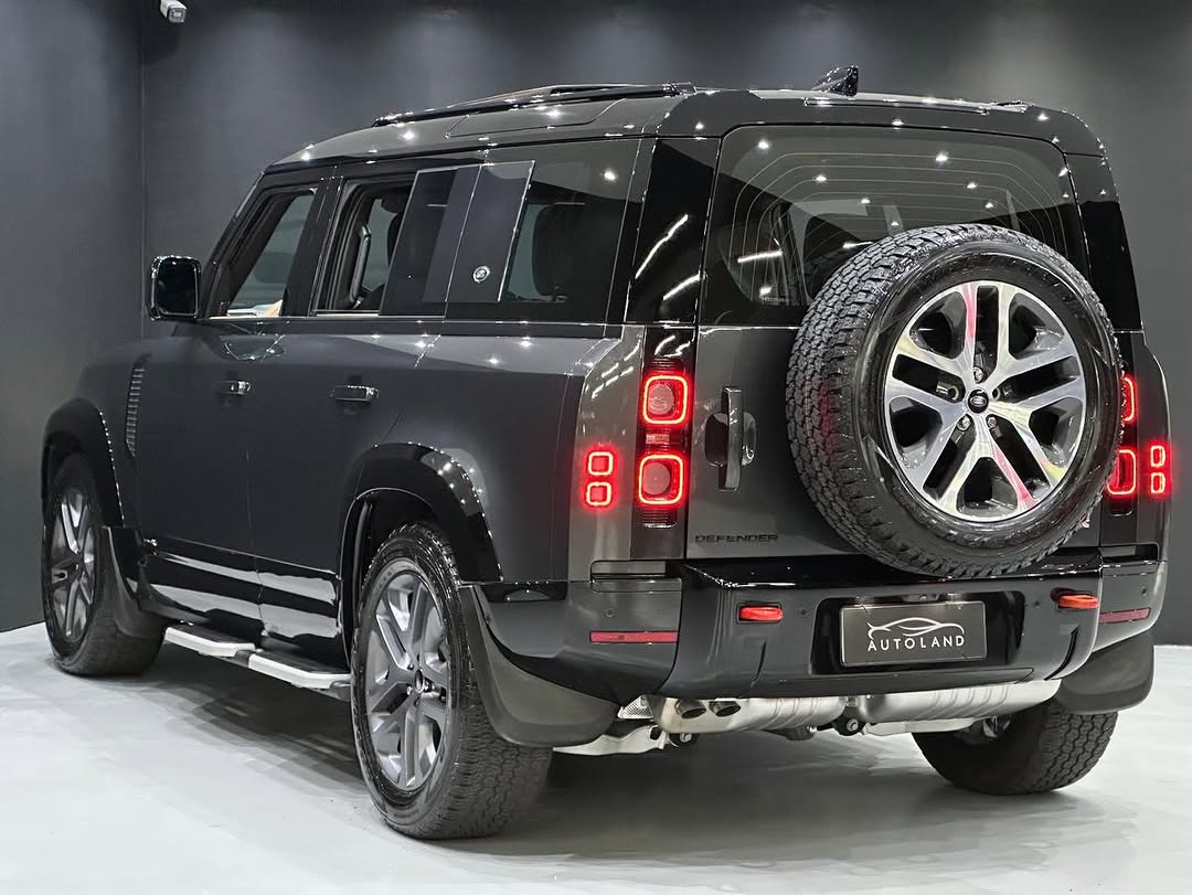 LAND ROVER DEFENDER D300 TURBO DIESEL MHEV 110 X AWD AUTOMÁTICO - Imagem 2