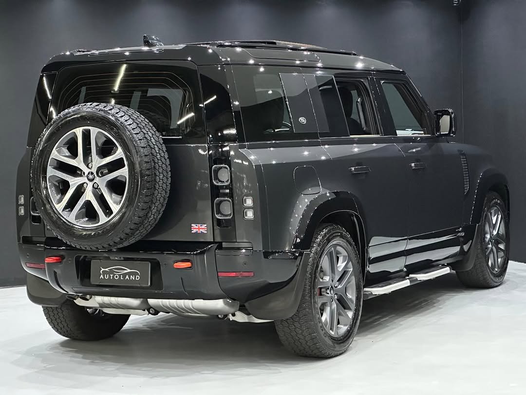 LAND ROVER DEFENDER D300 TURBO DIESEL MHEV 110 X AWD AUTOMÁTICO - Imagem 3